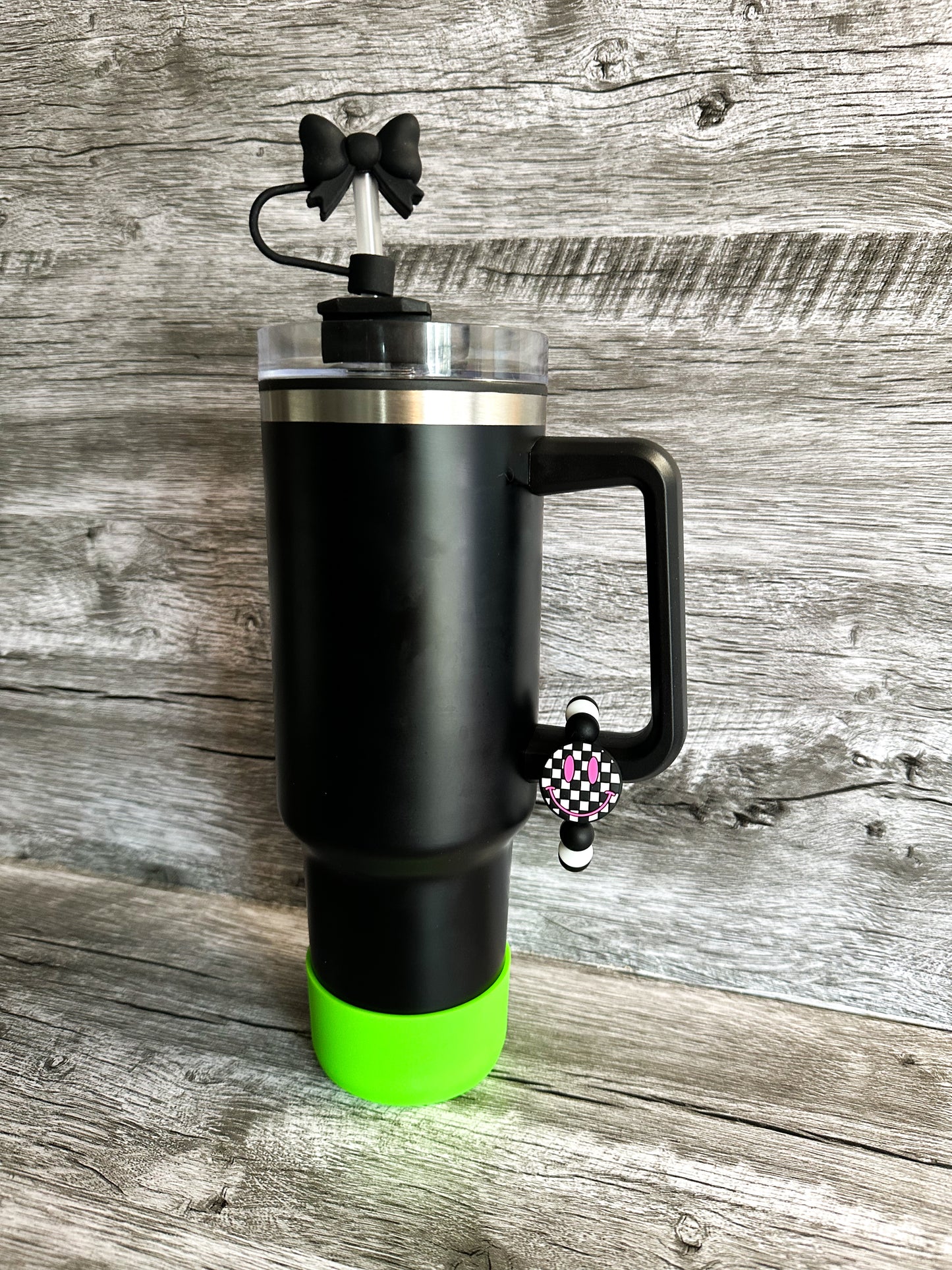 Checkered Smiley and Bow - Tumbler Accessories